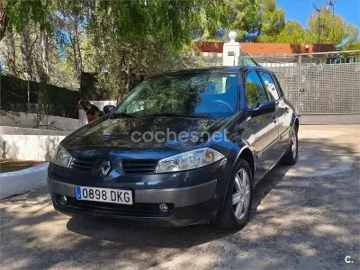 Usado Renault Mégane Authentique 100 CV (73 kW) 2005 Negro Berlina
