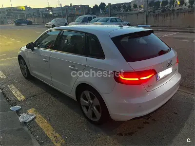 Usado Audi A3 Ambition 105 CV (77 kW) 2014 Blanco Berlina