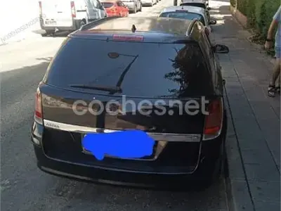 Usado Opel Astra Cosmo 125 CV (91 kW) 2006 Negro Familiar
