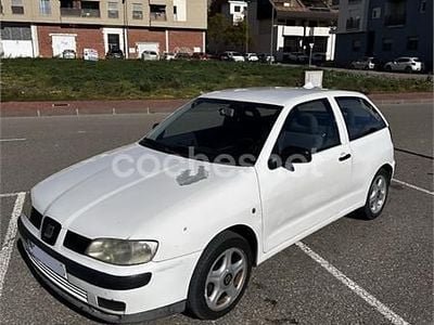 Usado Seat Ibiza Sport 75 CV (55 kW) 2001 Blanco Utilitario