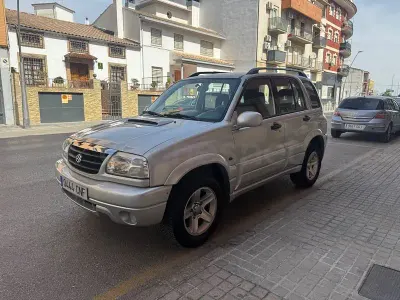Usado Suzuki Grand Vitara 109 CV (80 kW) 2003 Gris / plata SUV