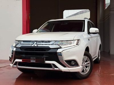 Usado Mitsubishi Outlander P-HEV Motion 224 CV (164 kW) 2020 Blanco SUV