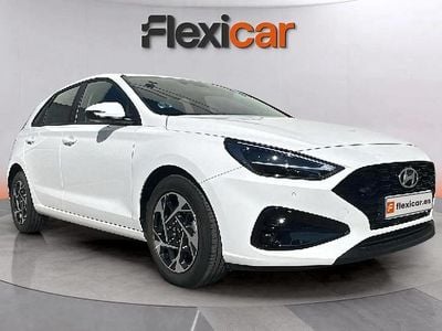 Usado Hyundai i30 120 CV (88 kW) 2024 Blanco Berlina