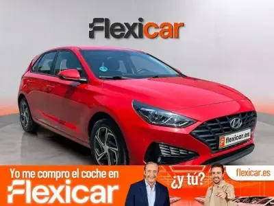 Usado Hyundai i30 116 CV (85 kW) 2021 Rojo Berlina