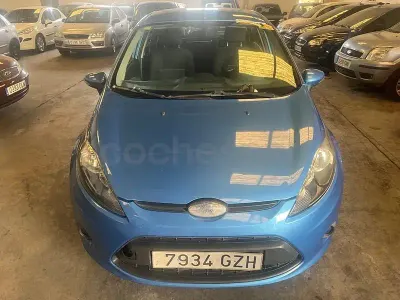 Usado Ford Fiesta Trend 70 CV (51 kW) 2010 Azul Berlina