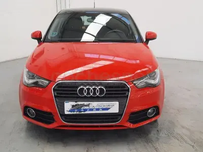 Usado Audi A1 Sportback Attraction 86 CV (63 kW) 2014 Rojo Utilitario