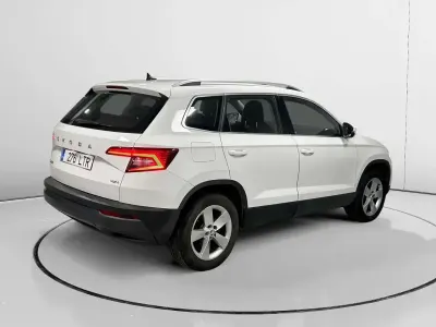 Usado Skoda Karoq Ambition 150 HP (110 kW) 2021 Branco SUV