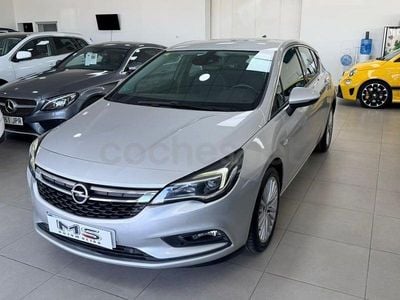 Usado Opel Astra Excellence 140 CV (102 kW) 2016 Gris / plata Berlina