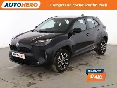 Usado Toyota Yaris Hybrid Active 116 CV (85 kW) 2021 Negro