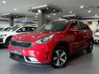 Usado Kia Niro 141 CV (103 kW) 2017 Granate SUV