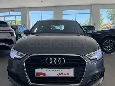 Usado Audi A3 116 CV (85 kW) 2019 Gris / plata Berlina