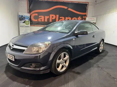 Usado Opel Astra Enjoy 140 CV (102 kW) 2006 Azul Descapotable