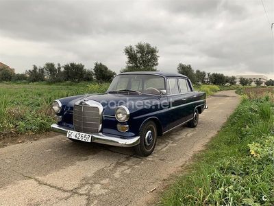Usado Mercedes 200 109 CV (80 kW) 1985 Azul Berlina