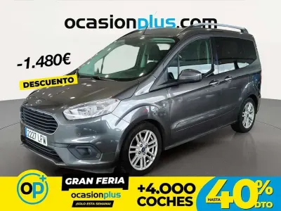 Usado Ford Tourneo Titanium 101 CV (74 kW) 2020 Gris Van