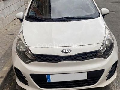 Usado Kia Rio 84 CV (61 kW) 2015 Blanco Berlina