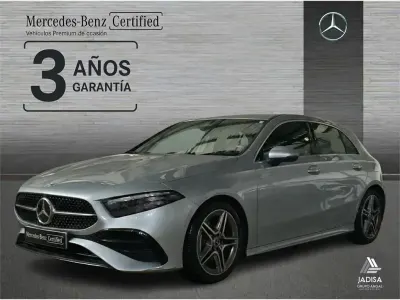 Usado Mercedes A180 AMG line 136 CV (100 kW) 2025 Gris Berlina