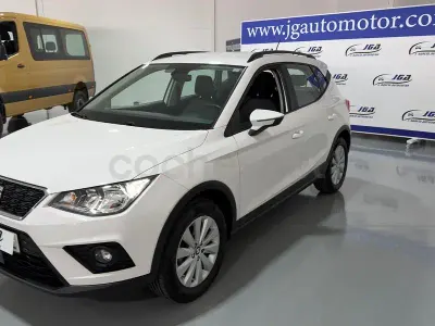 Usado Seat Arona Style Plus 110 CV (80 kW) 2021 Blanco SUV