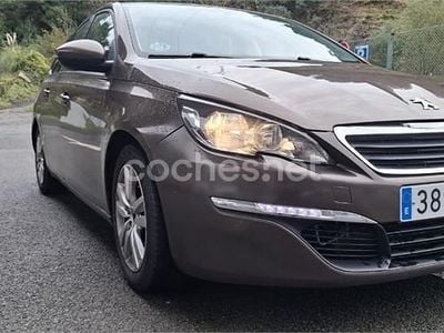 Usado Peugeot 308 SW Active 120 CV (88 kW) 2015 Beige Familiar