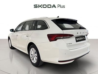 Blanco Usado 2024 Skoda Octavia Selection Familiar | 31.040 € (Precio justo)