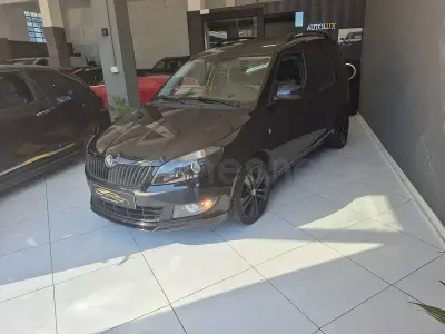 Usado Skoda Roomster Elegance 105 CV (77 kW) 2014 Negro Monovolumen