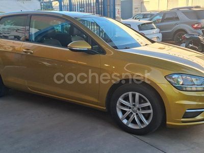 Amarillo Usado 2017 VW Golf VII Advance Berlina | 12.300 € (Precio justo)