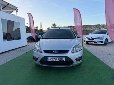 Usado Ford Focus Trend 109 CV (80 kW) 2008 Gris / plata Berlina