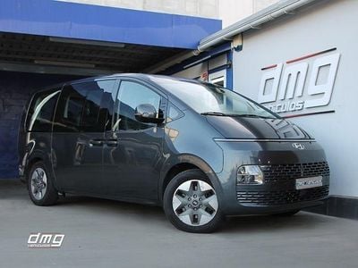 Gris Usado 2023 Hyundai Staria Style Monovolumen | 35.900 € (Precio justo)