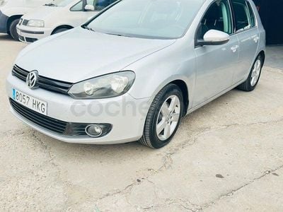 Usado VW Golf VII 105 CV (77 kW) 2012 Gris / plata Berlina