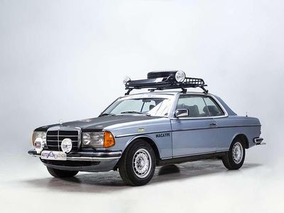 Usado Mercedes 280 185 CV (136 kW) 1977 Azul Coupe