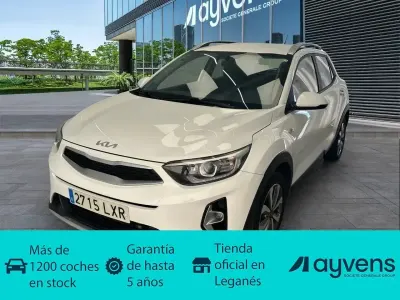 Begagnad Kia Stonic Plus 101 HK (74 kW) 2022 Vit SUV