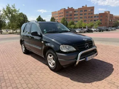 Usado Mercedes ML320 218 CV (160 kW) 2000 Negro SUV