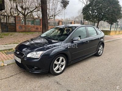 Usado Ford Focus Ghia 115 CV (84 kW) 2007 Gris / plata Berlina