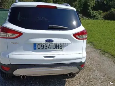 Usado Ford Kuga Titanium 150 CV (110 kW) 2015 Blanco SUV