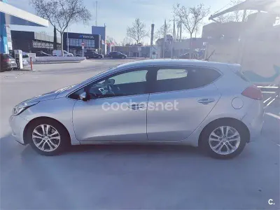 Usado Kia Ceed GT 90 CV (66 kW) 2013 Gris / plata Berlina