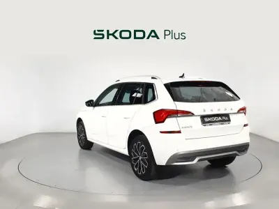 Usado Skoda Kamiq Ambition 110 CV (80 kW) 2022 Blanco SUV