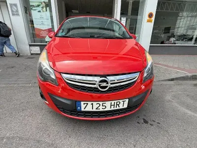 Usado Opel Corsa Expression 75 CV (55 kW) 2014 Rojo Utilitario