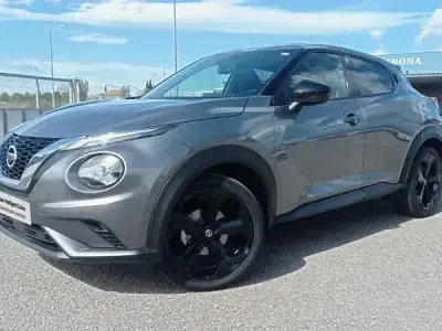 Usado Nissan Juke Tekna 114 CV (83 kW) 2022 Skline grey (metalizado) techo SUV