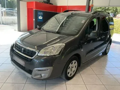 Usado Peugeot Partner Active 100 CV (73 kW) 2017 Gris