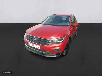 Usado VW Tiguan Life 150 CV (110 kW) 2022 Rojo SUV