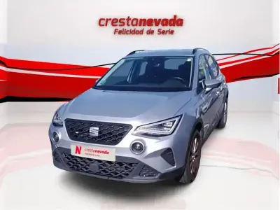 Usado Seat Arona Style 110 CV (80 kW) 2023 Gris SUV