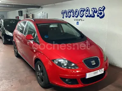 Usado Seat Altea XL Style 105 CV (77 kW) 2012 Rojo Monovolumen