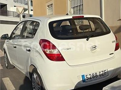Usado Hyundai i20 Comfort 75 CV (55 kW) 2010 Blanco Utilitario