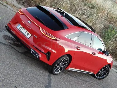 Usado Kia ProCeed GT-Line 136 CV (100 kW) 2021 Rojo Familiar