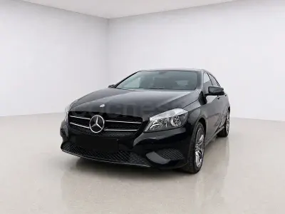 Usado Mercedes A180 Style 122 CV (89 kW) 2014 Negro Berlina