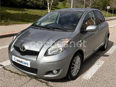 Usado Toyota Yaris 87 CV (63 kW) 2010 Gris / plata Utilitario