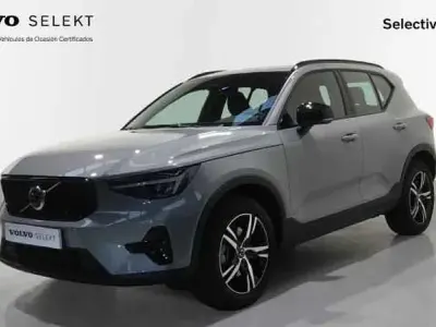 Nuevo Volvo XC40 Plus 2026 Gris SUV