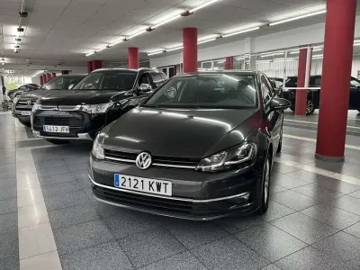 Usado VW Golf VII Sport 116 CV (85 kW) 2019 Plateado Utilitario