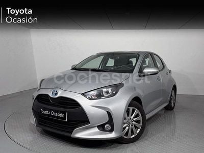 Usado Toyota Yaris Hybrid Active 116 CV (85 kW) 2024 Gris / plata Berlina