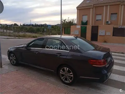 Usado Mercedes E220 Elegance 170 CV (125 kW) 2014 Gris / plata Berlina