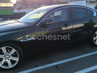 Usado Jaguar XE 180 CV (132 kW) 2015 Negro Berlina
